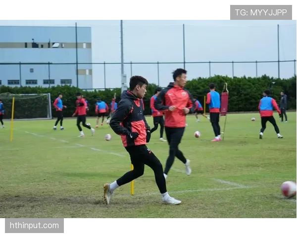 上海海港冬训期间战术磨合显现成效,新赛季进攻体系构建稳步推进 上海海港冬训期间战术磨合显现成效,新赛季进攻体系构建稳步推进